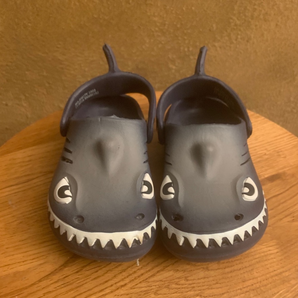 Kids Shark Crocs/Water Shoes - 7